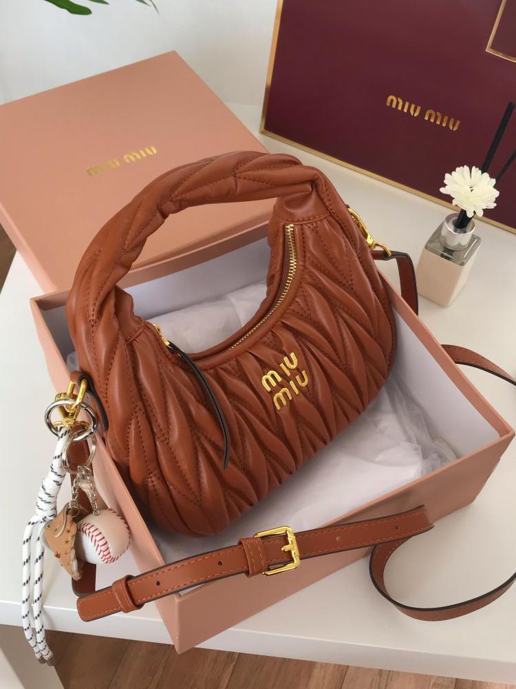 حقيبة Miu Miu جملي