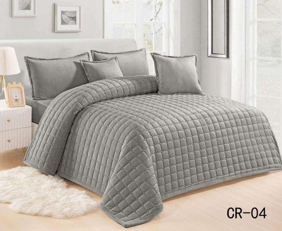 Quilt bedspread, six pieces, velvet, pressed