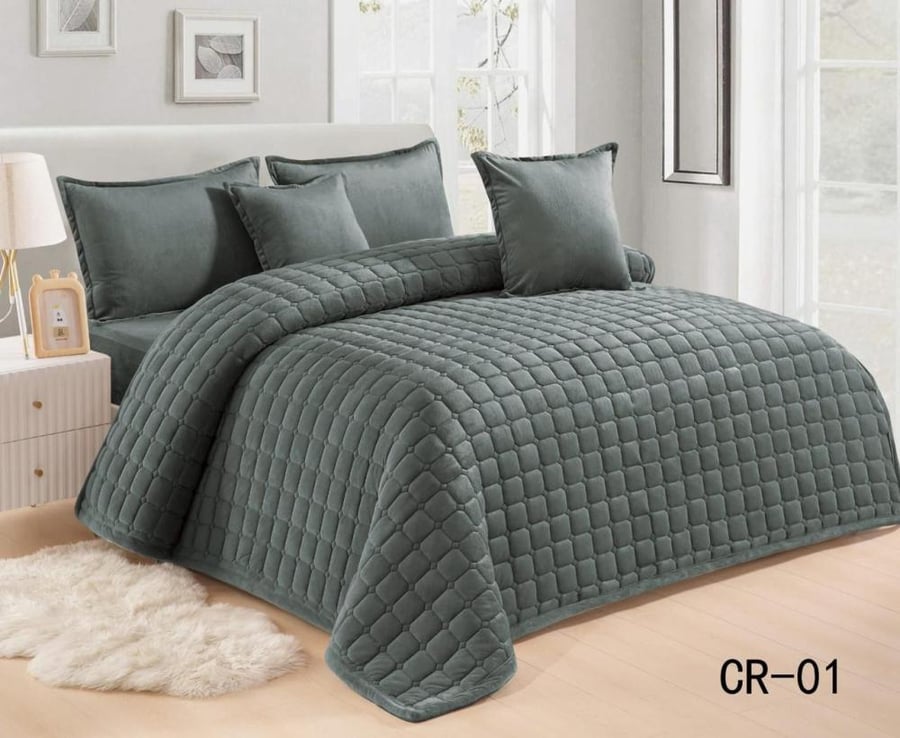 Quilt bedspread, six pieces, velvet, pressed