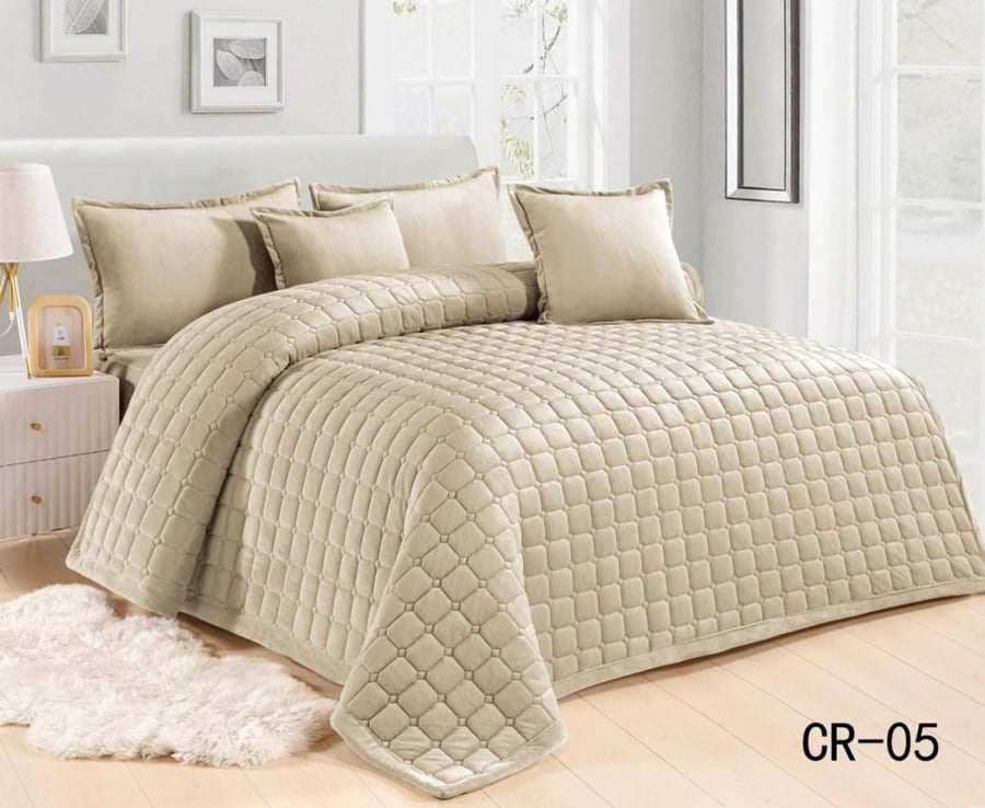 Quilt bedspread, six pieces, velvet, pressed