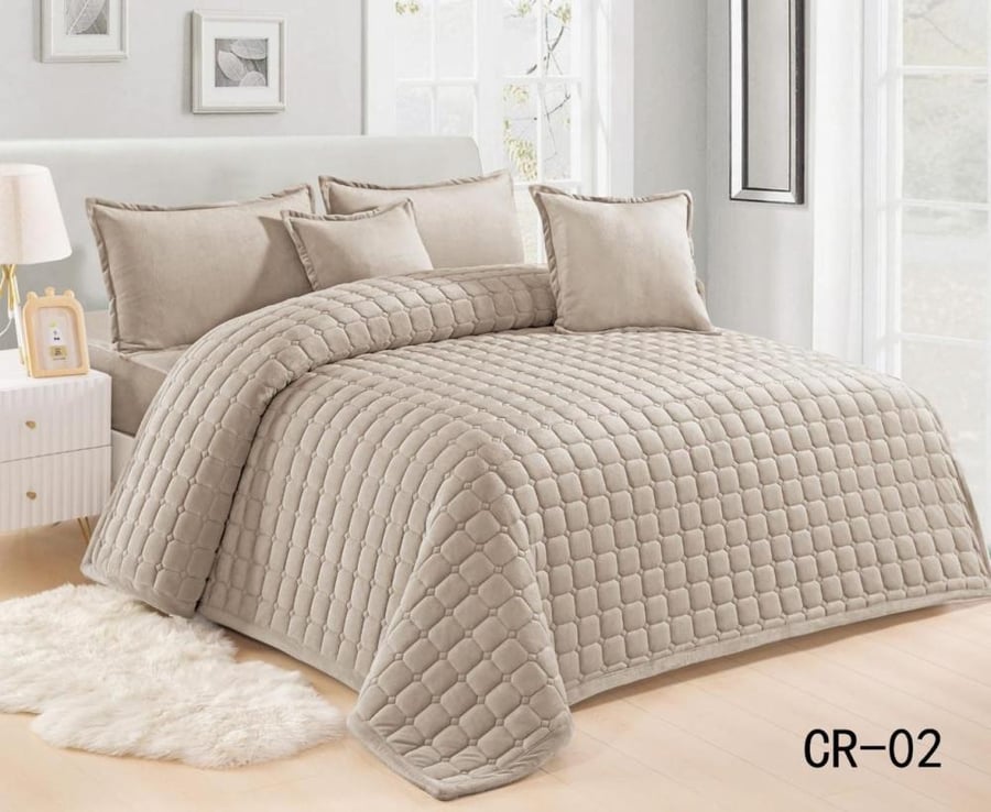 Quilt bedspread, six pieces, velvet, pressed