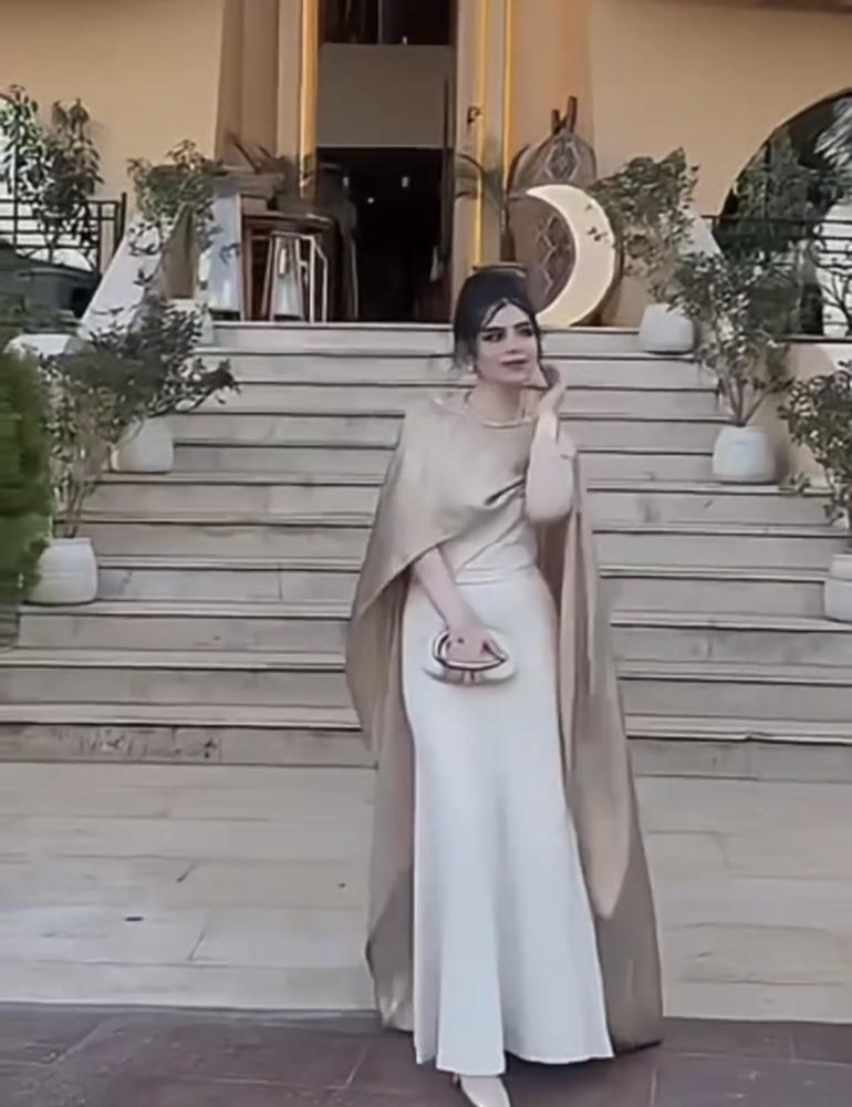 فستان  سكري  وذهبي  راقي  سترتش