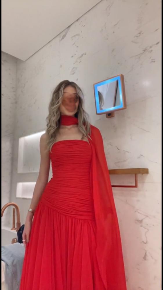 فستان شيرين ناعم احمر طويل
