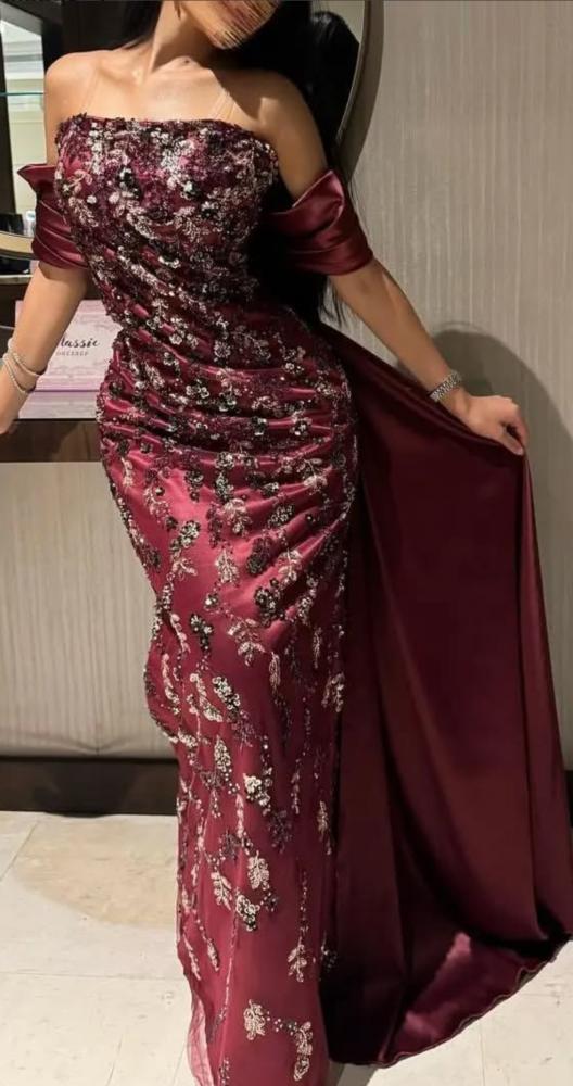 فستان احمر تطريز فخم