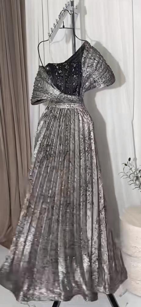 فستان سهره اسود وذهبي