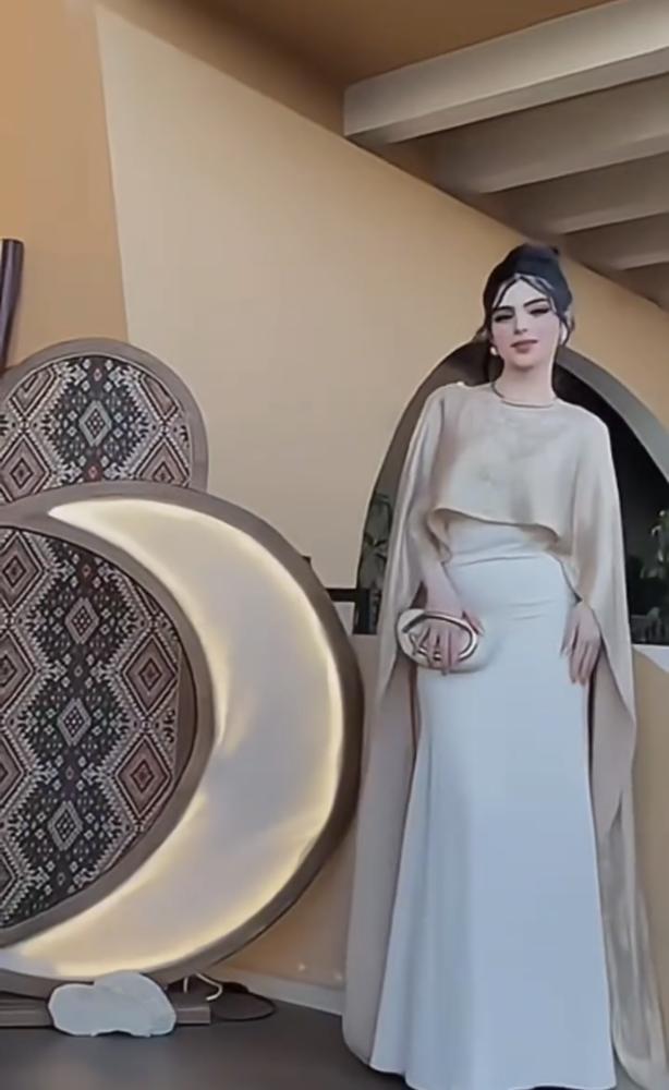 فستان  سكري  وذهبي  راقي  سترتش