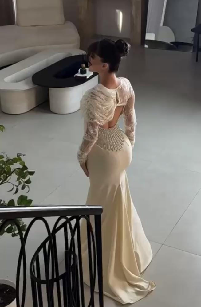 فستان سهره. ابيض