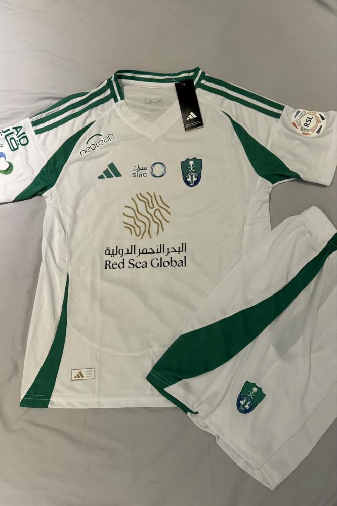 طقم الأهلي الابيض الجديد 2025