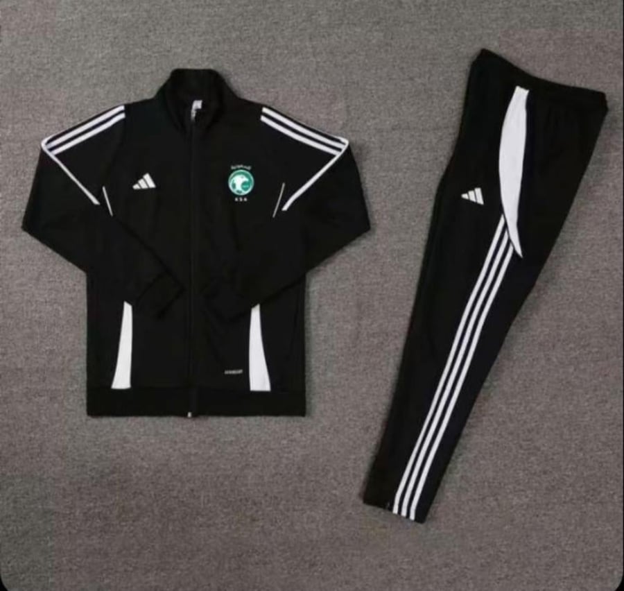 طقم المنتخب السعودي مع بنطلون 2025
