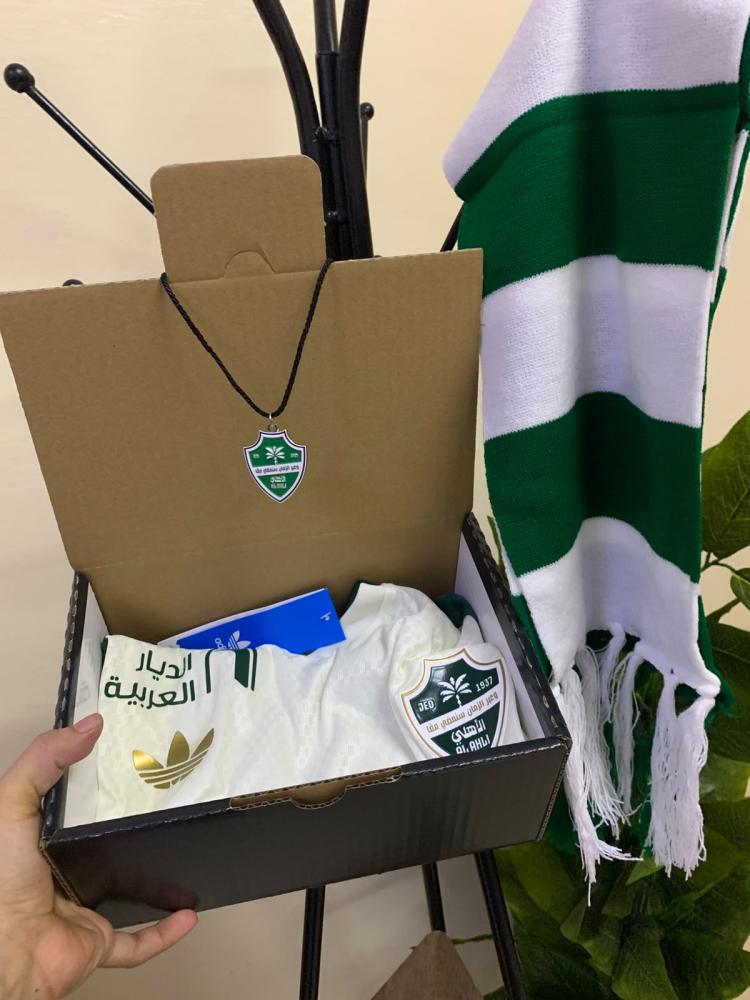 بكج الأهلي السعودي الأخضر 2027 مع الشال والقلادة