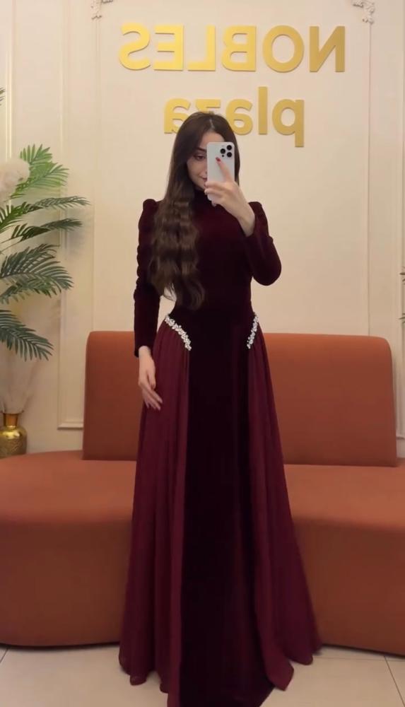 فستان سهره راقي لون انيق قماش مخمل