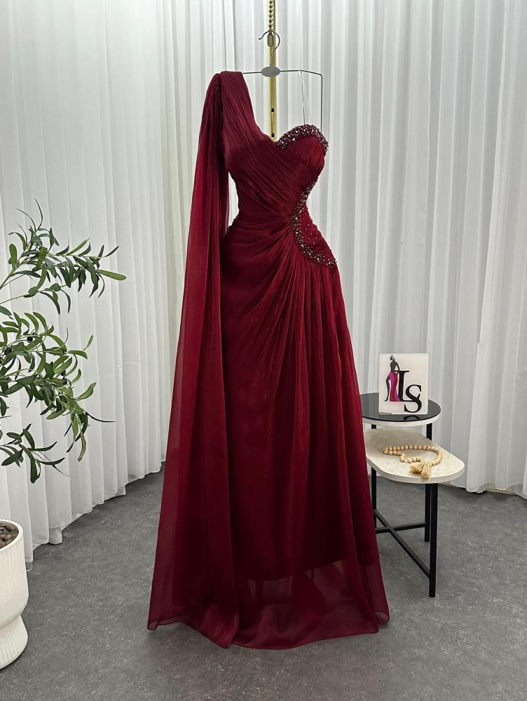 Evening dress in dark maroon color, elegant, made of soft satin fabric over chiffon