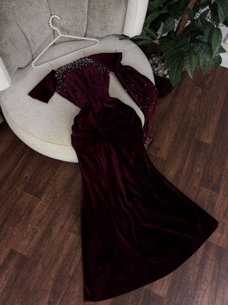 Winter evening dress, maroon color, material: elegant winter velvet + pearl on the chest