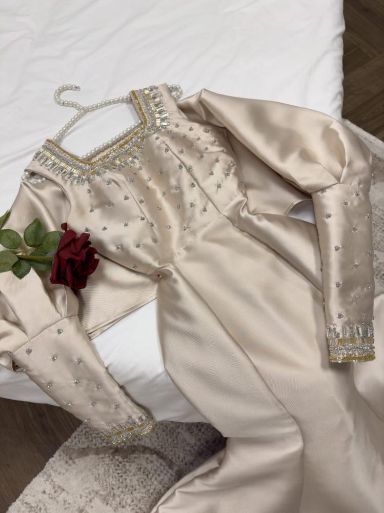 فستان    سهره خامه ميكادو