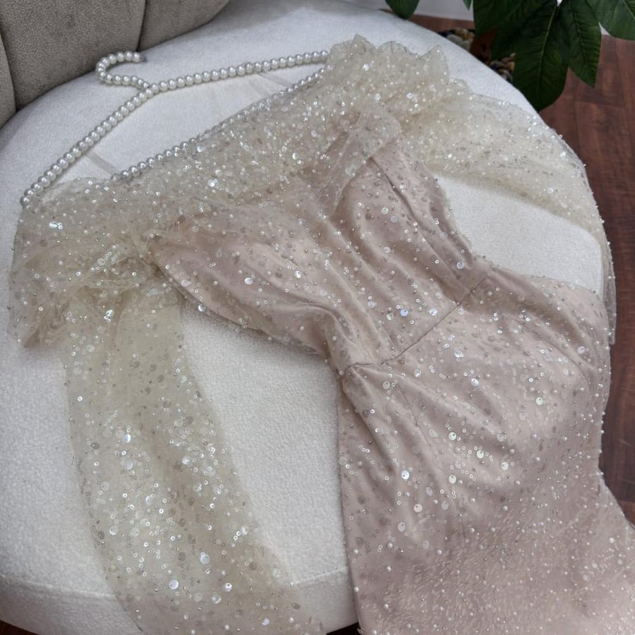 Elegant evening dress, crepe fabric