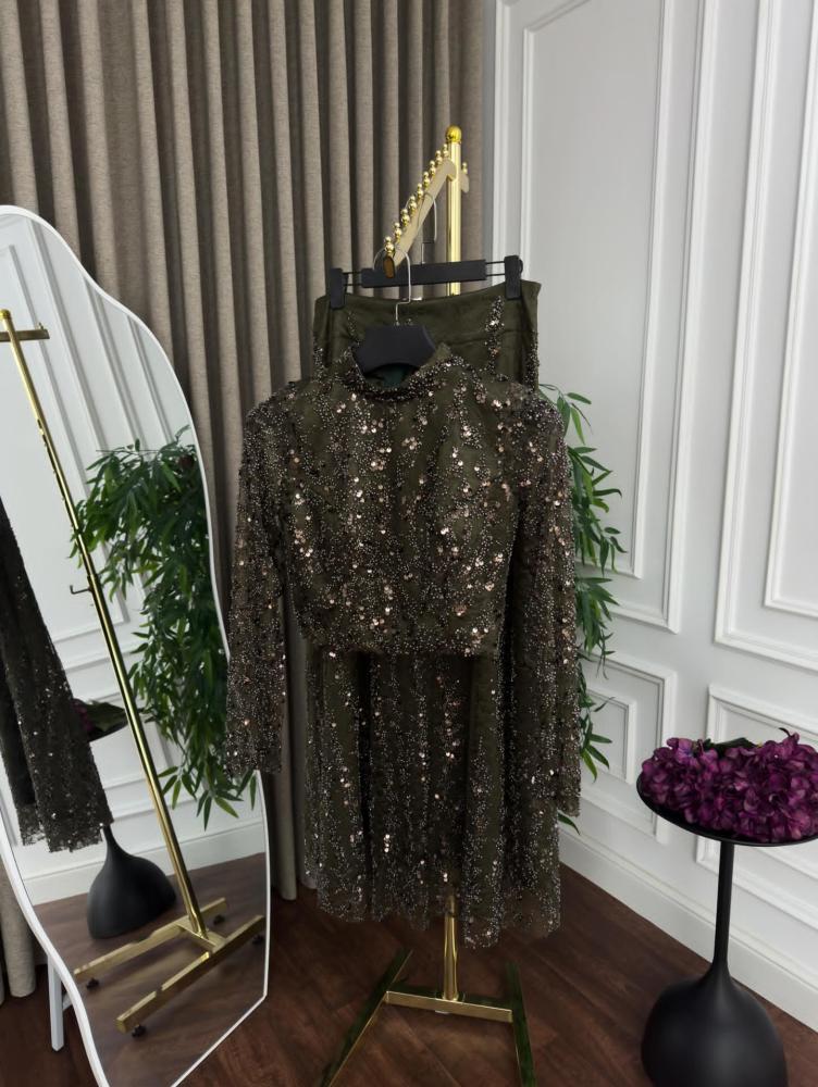 Elegant long evening dress with sequin fabric