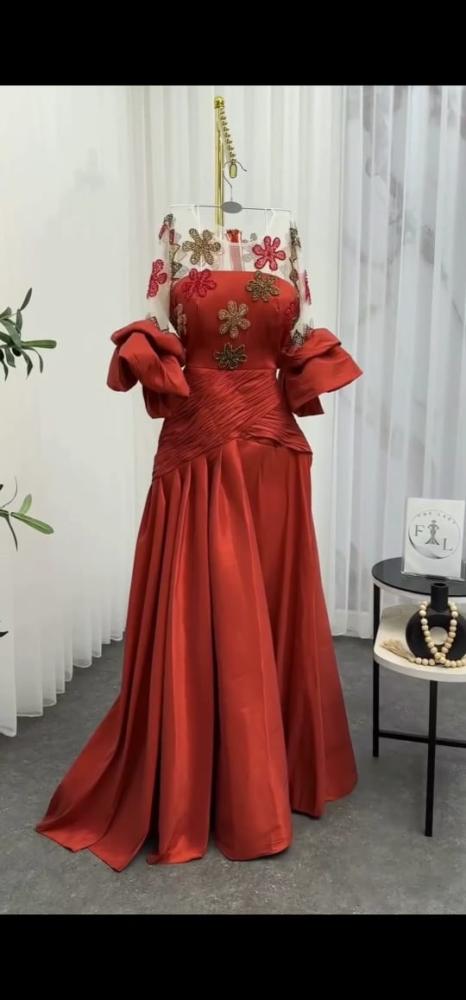 Elegant evening dress in a sophisticated color, luxurious fabric