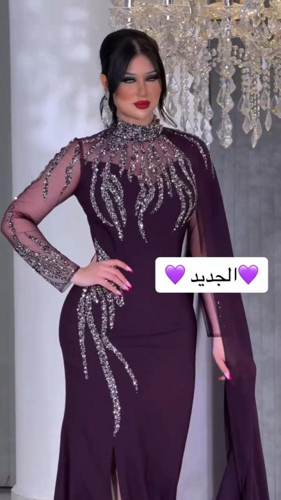Elegant evening dress with two colors, luxurious fabric, hand-embroidered
