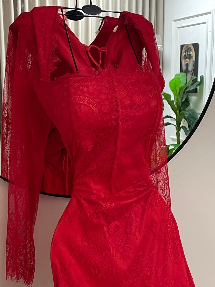 Elegant evening dress, stylish color, fabric tulle with Barbie lining