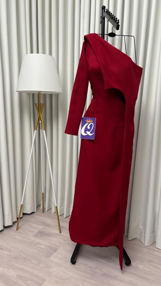 Elegant dress Queen first class new