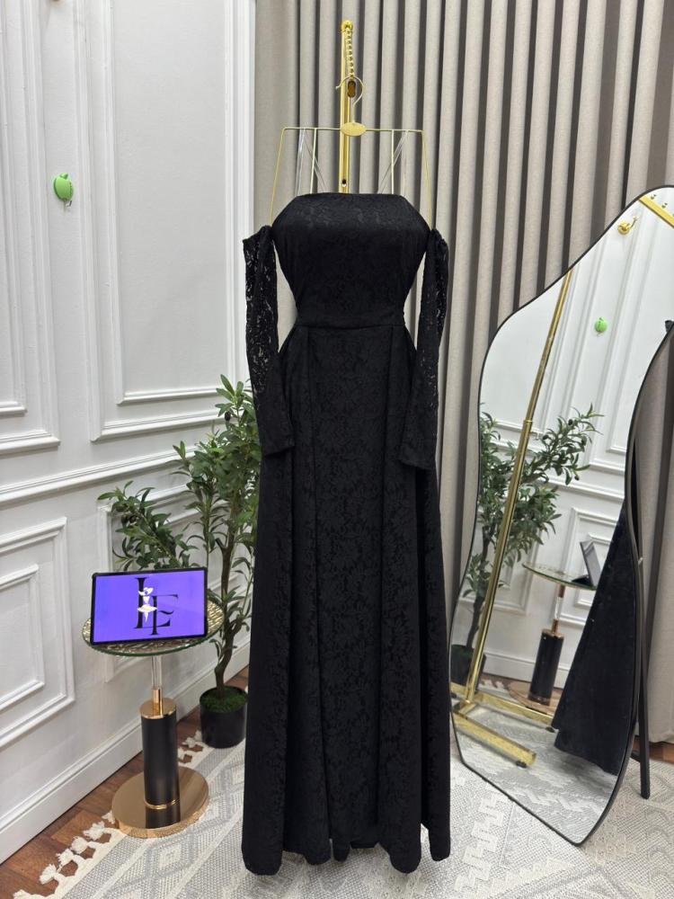 Evening dress, elegant sophisticated color, lace fabric, with Barbie.