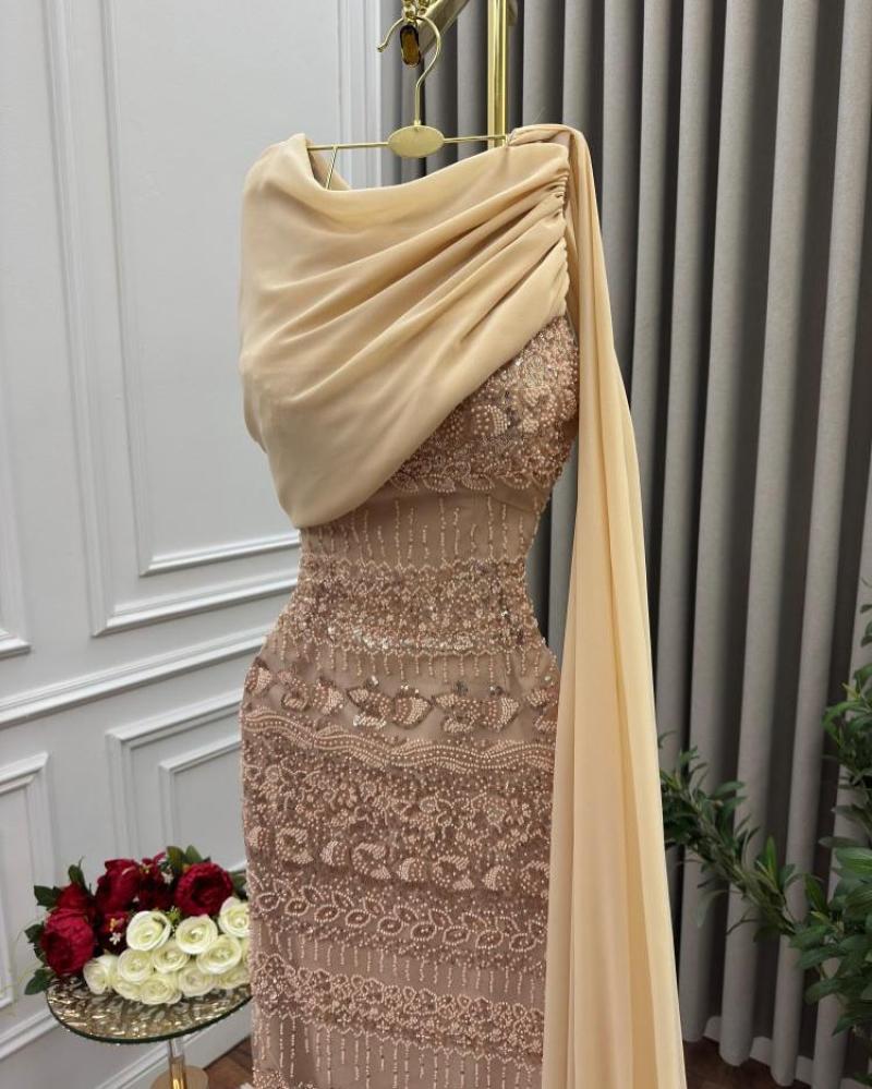 Evening dress, elegant and sophisticated color, Barbie fabric