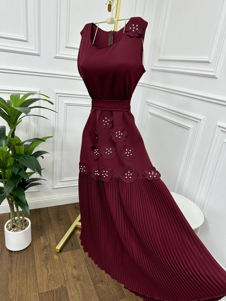 Elegant evening dress, maroon color, crepe stretch fabric