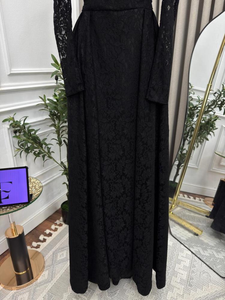 Evening dress, elegant sophisticated color, lace fabric, with Barbie.