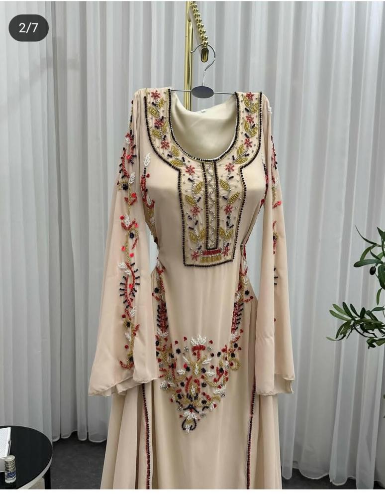 جلابيه طويله جلابيه مناسبات طويله ساتره خامه باربي عل شيفون +تطريز يدوي راقي
