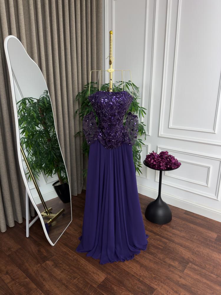 Elegant long evening dress, tulle fabric on Georgite