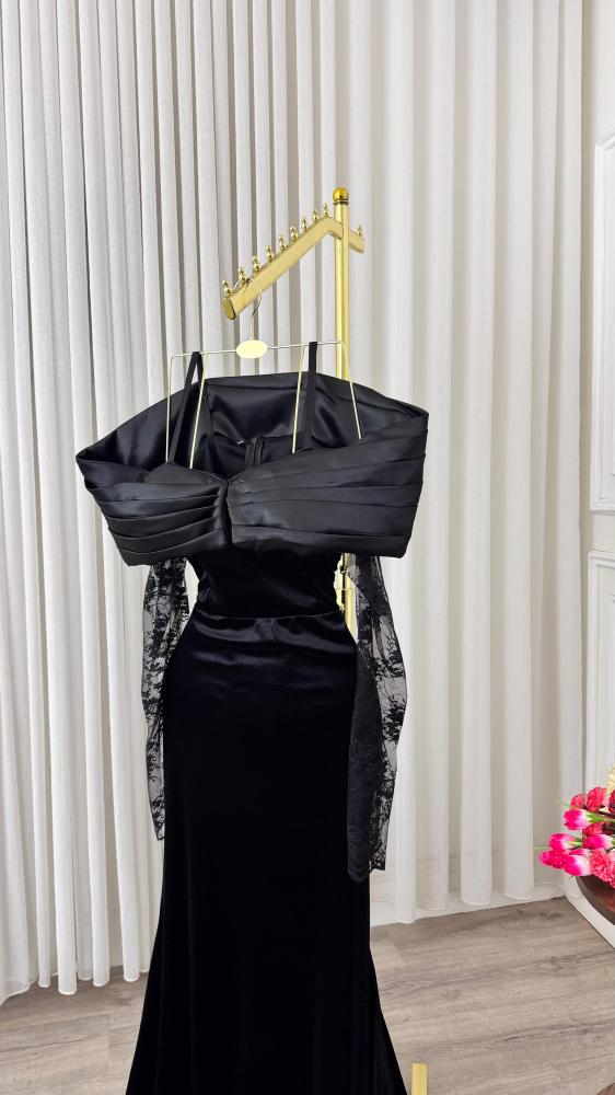 Winter evening dress, elegant color, velvet fabric