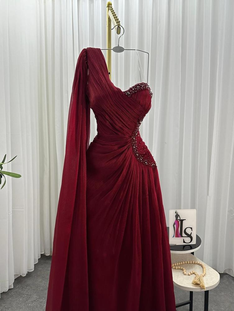 Evening dress in dark maroon color, elegant, made of soft satin fabric over chiffon
