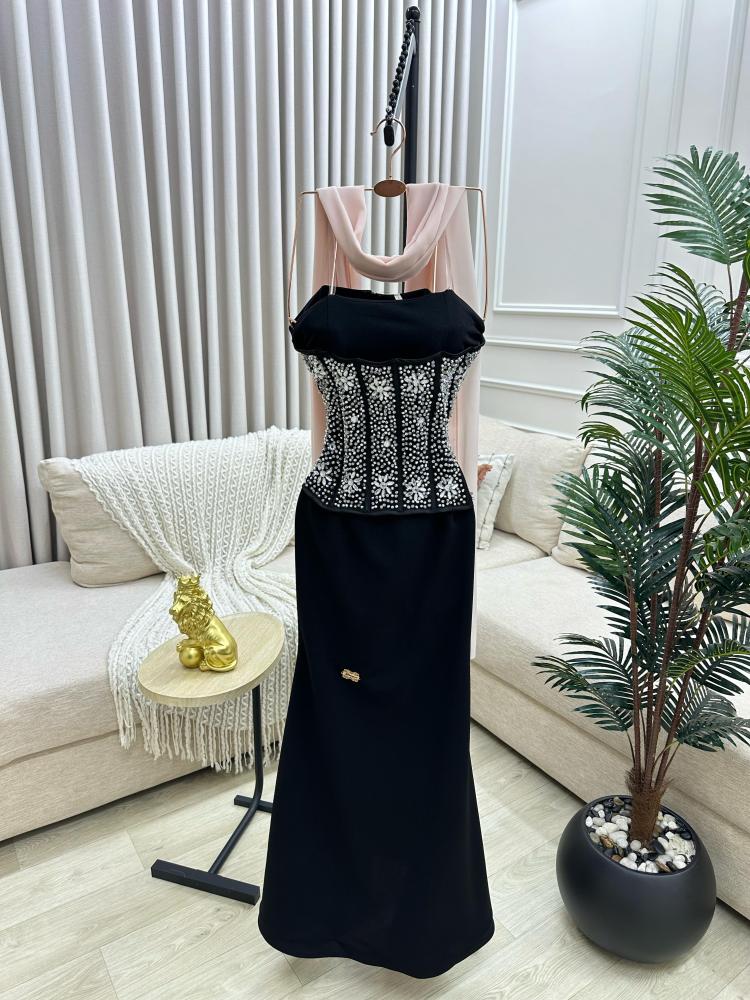 Evening dress in an elegant, classy color, fabric // LKRA Stretch Original Grade One with hand embroidery