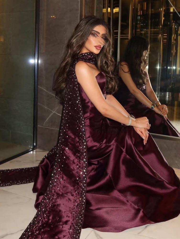 فستان ميكادو بتطريز يدوي