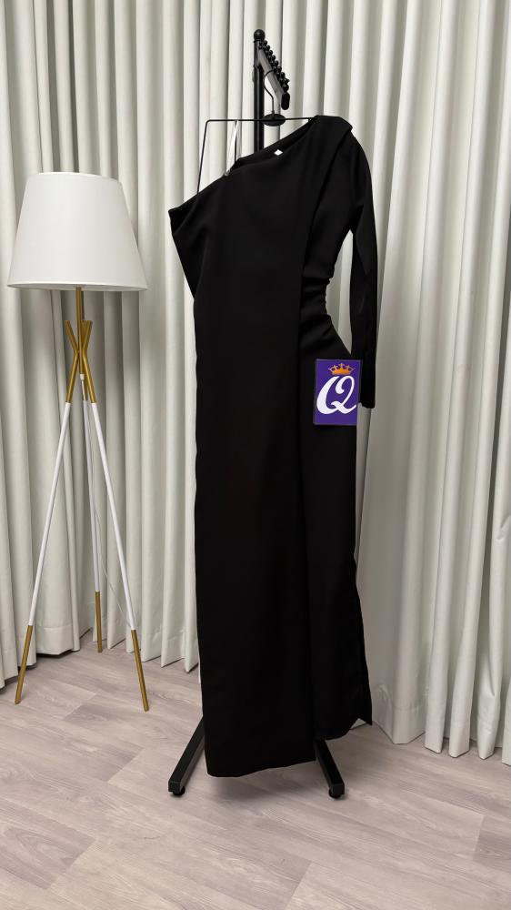Elegant dress Queen first class new