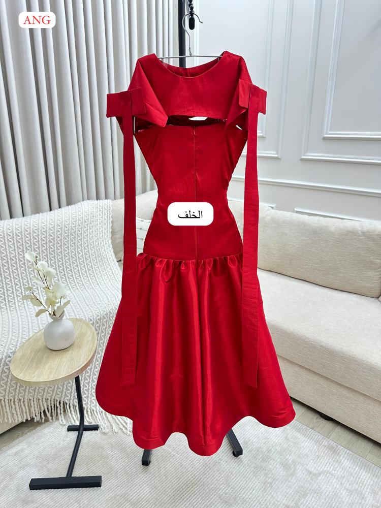 The dress of a lifetime, elegant, red color, material/crumble