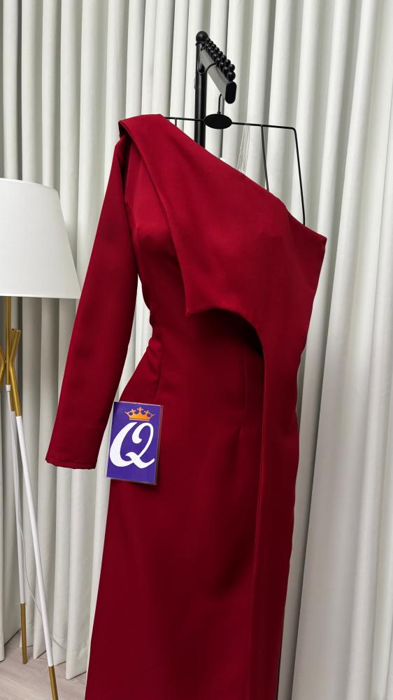 Elegant dress Queen first class new