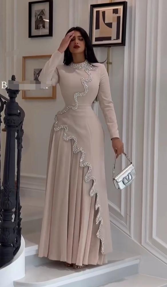 Elegant dress, attractive color, crepe stretch fabric + chiffon, pleats