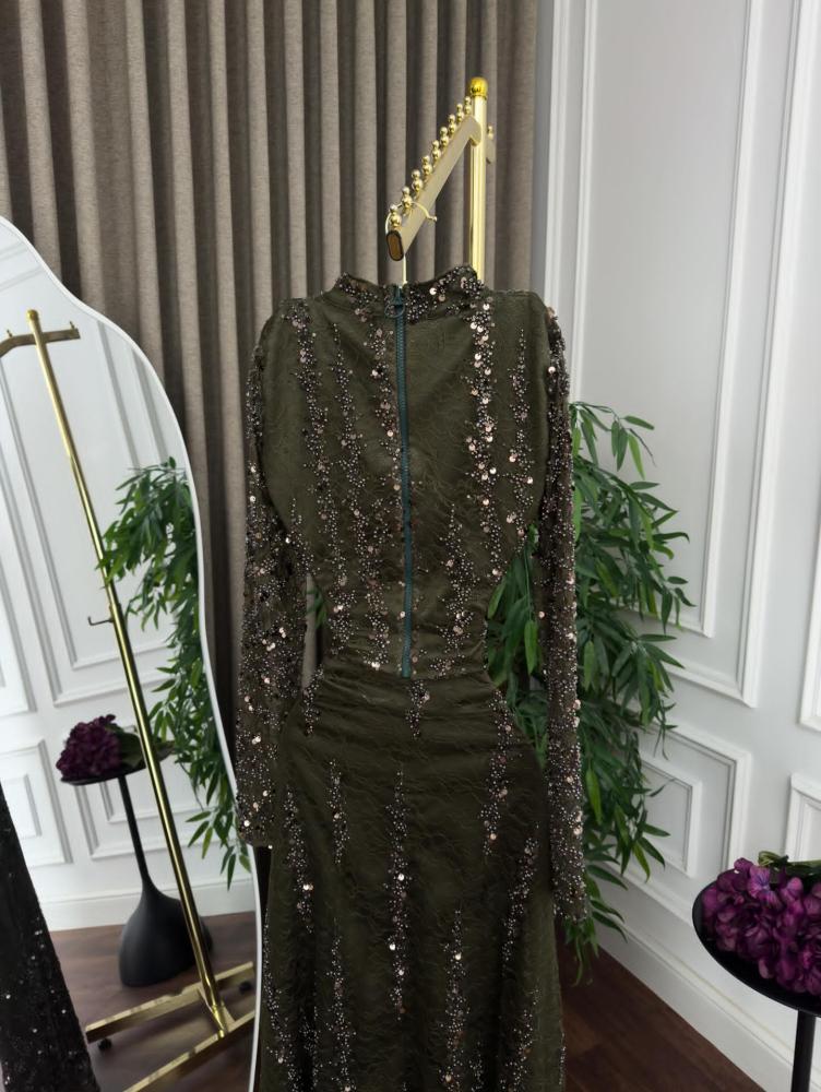 Elegant long evening dress with sequin fabric