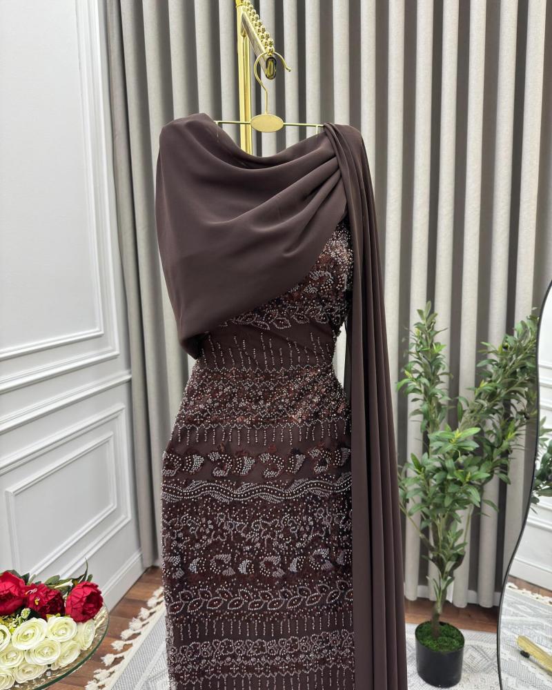 Evening dress, elegant and sophisticated color, Barbie fabric