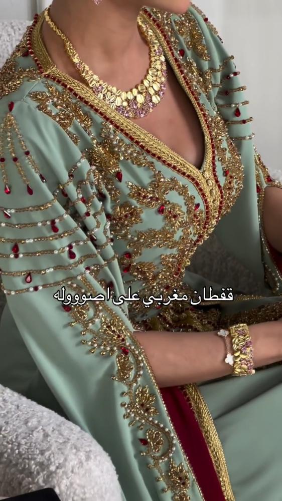 قفطان مغربي طويل ساتر خامة ناعمة ولامعة توفر  الراحة والفخامة