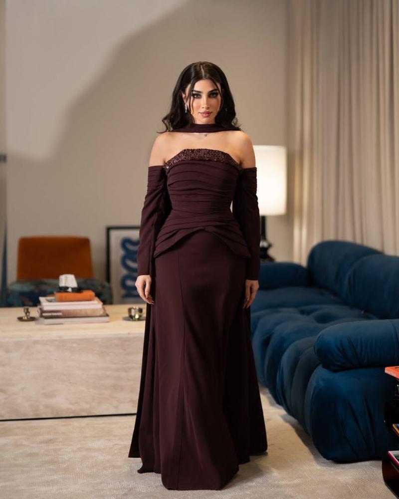 Elegant evening dress in burgundy color, sophisticated, luxurious, made of Barbie fabric