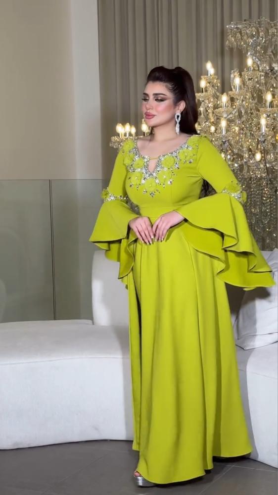 Elegant dress, crepe stretch fabric