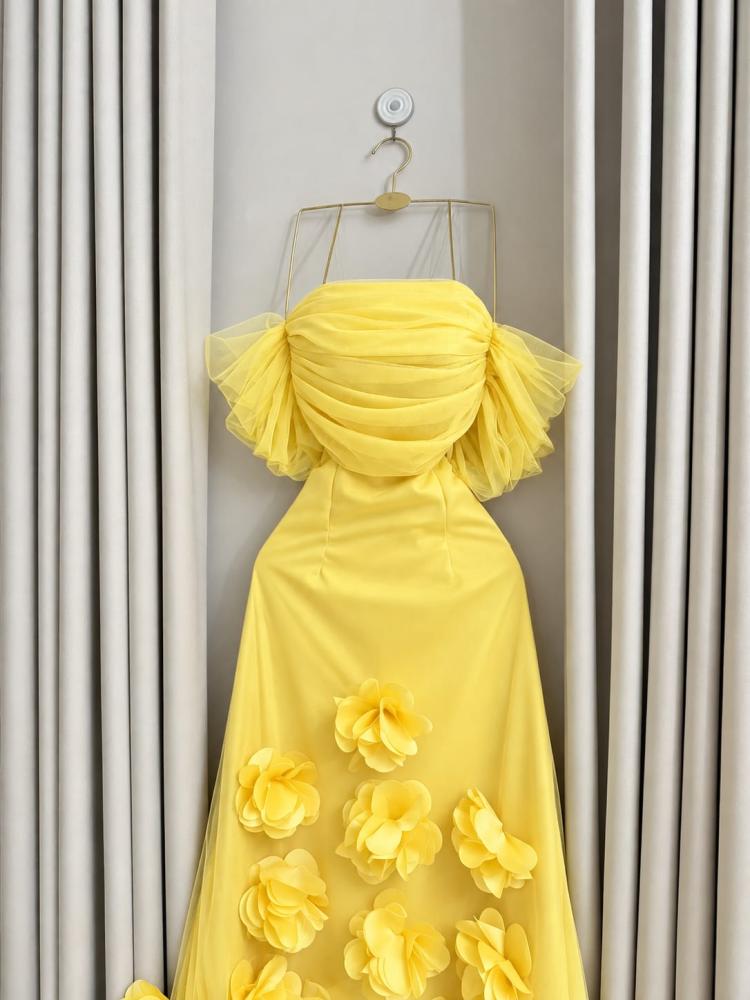 فستان اصفر سهره راقي طويل خامه تل ناعم مع ورد مجسم 30