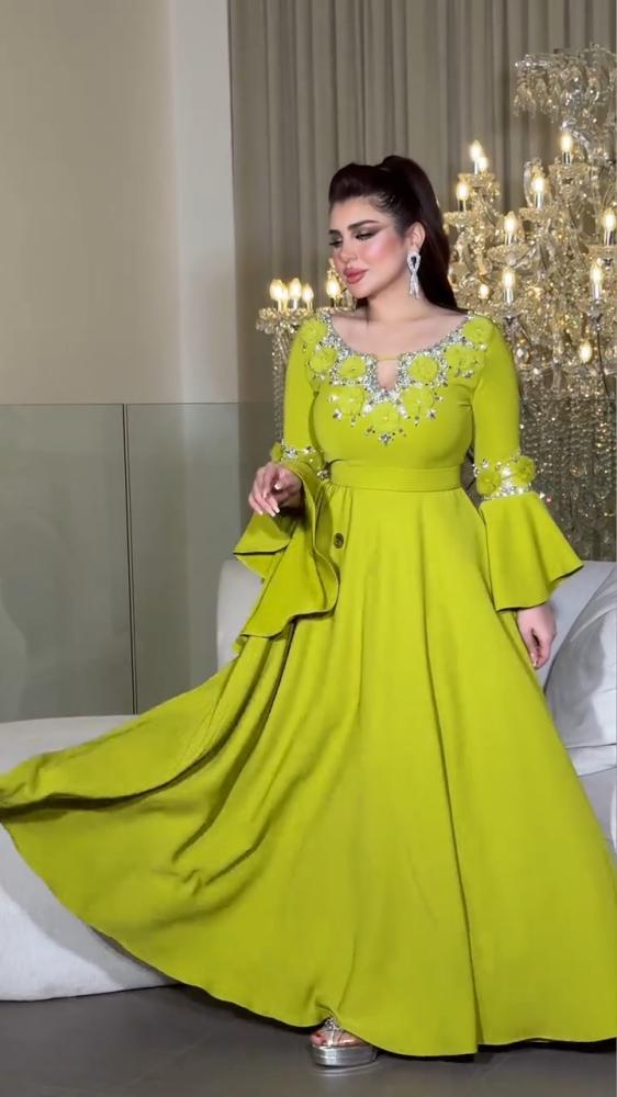 Elegant dress, crepe stretch fabric