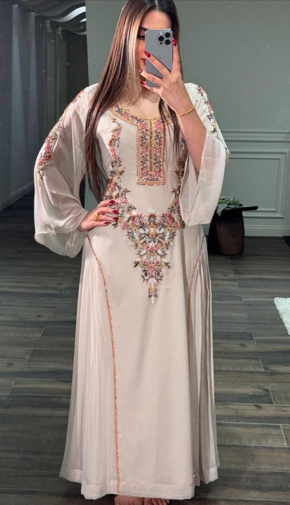 جلابيه طويله جلابيه مناسبات طويله ساتره خامه باربي عل شيفون +تطريز يدوي راقي