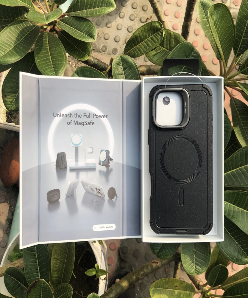 جراب ESR Cyber Tough مع حامل Stash for iPhone 16 Pro Max