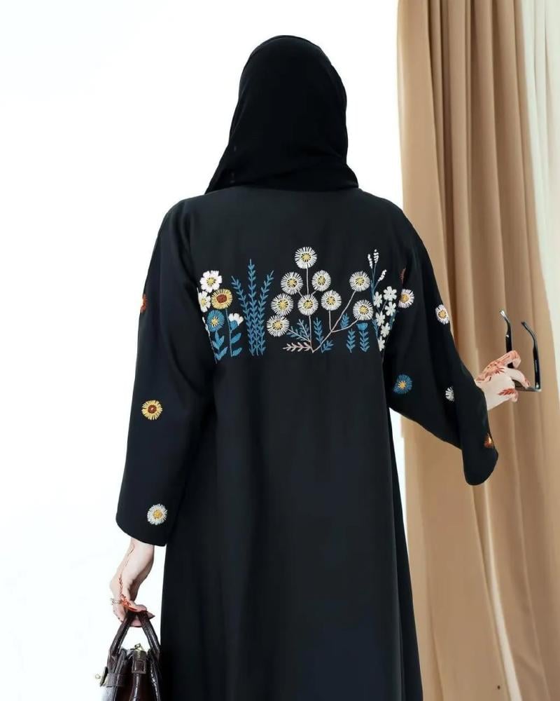 عبايات سوداء