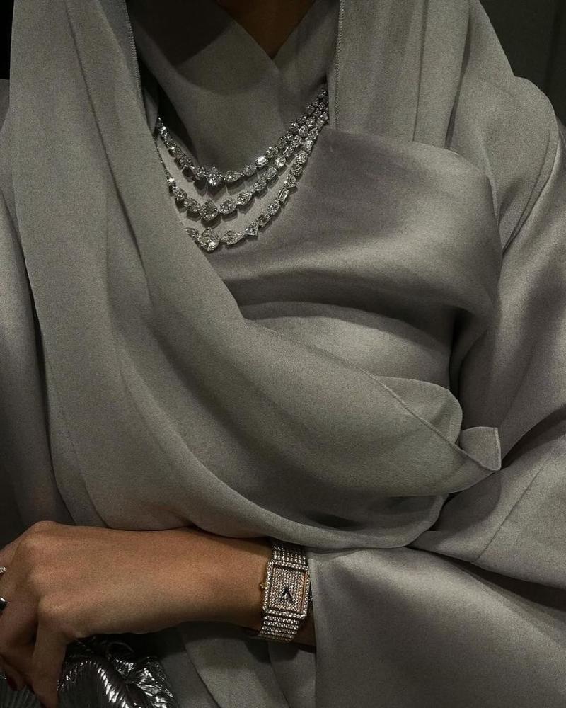 عبايات ملونه