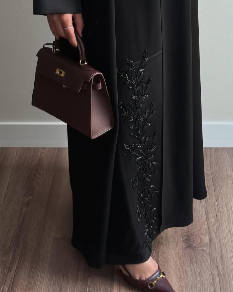عبايه سوداء